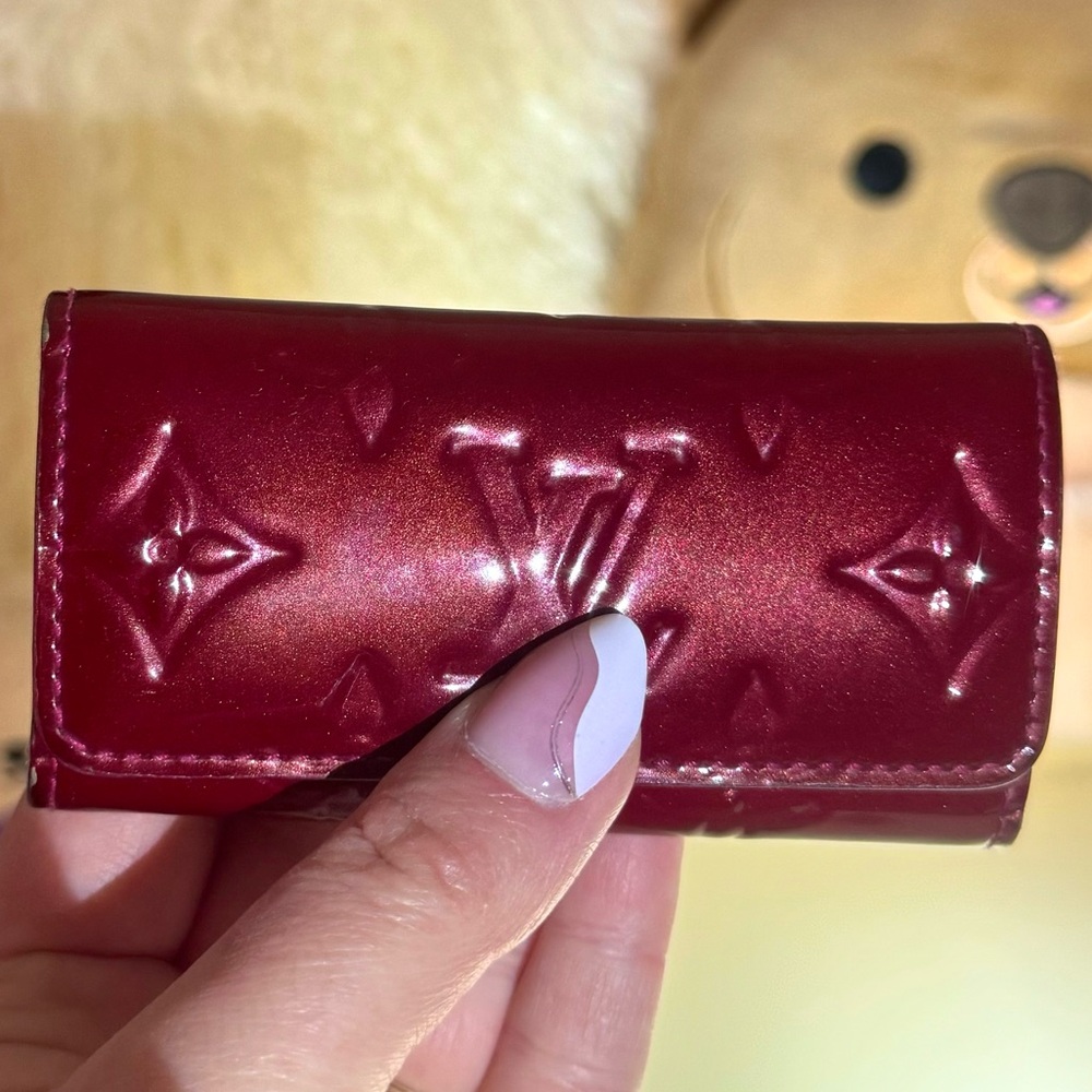 Louis Vuitton Pomme D'Amour Monogram Vernis Multicles Four Ring Key Holder